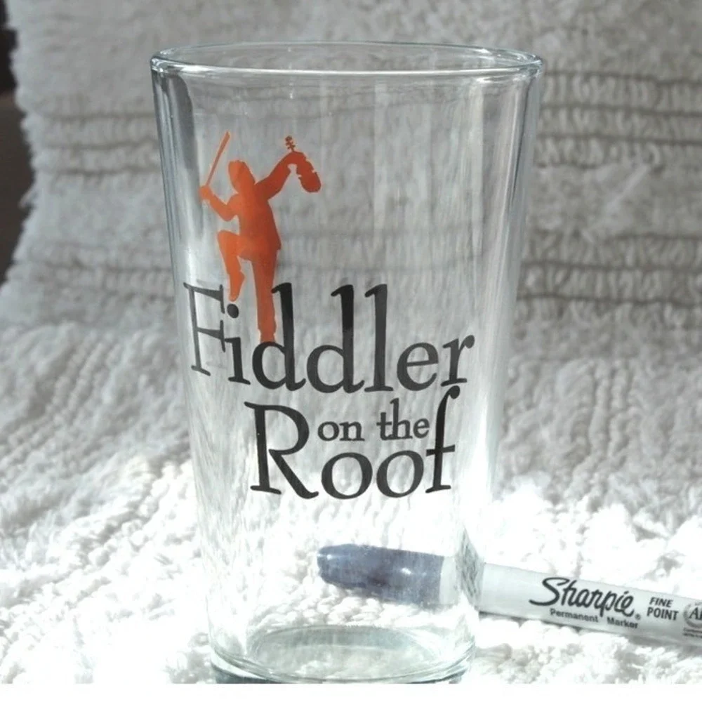 Fiddler on the Roof Glass Pint Beer‎ Glass Collectible Themed